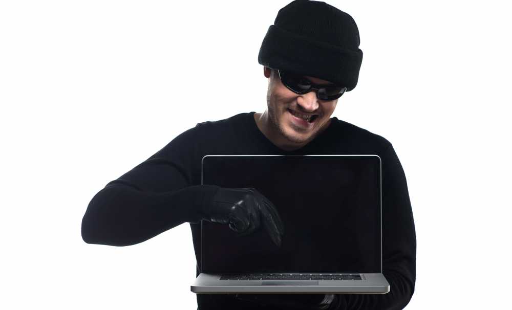 Fotoğrafınızı Çeken Bir Hacker Olabilir