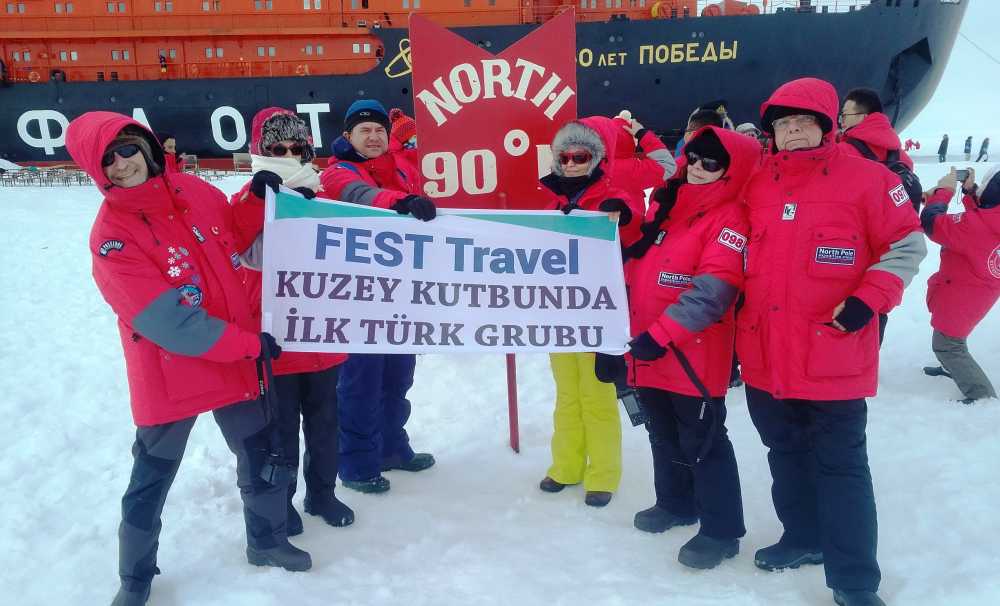 İlk Türk Gezgin Grubu Kuzey Kutbu’na Bayrak Dikti