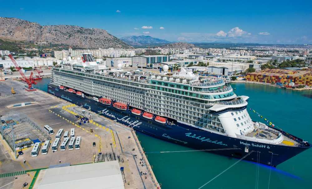 QTerminals Antalya, lüks yolcu gemisi Mein Schiff 6'ya ev sahipliği yaptı.