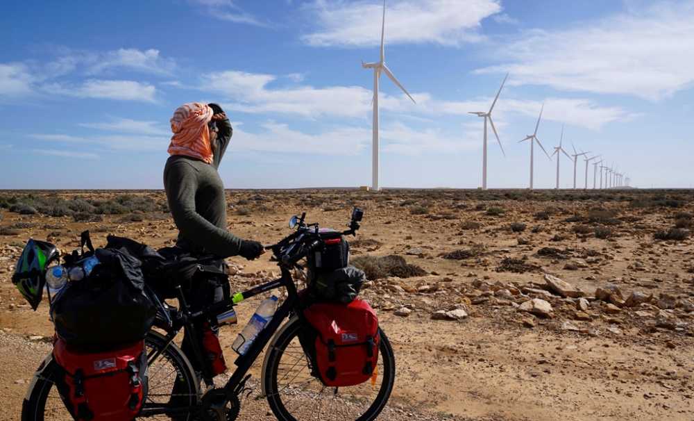 Sahra Çölünü Bisikletle 42 Günde 1850 Km Pedal Çevirerek Geçmeyi Başardı