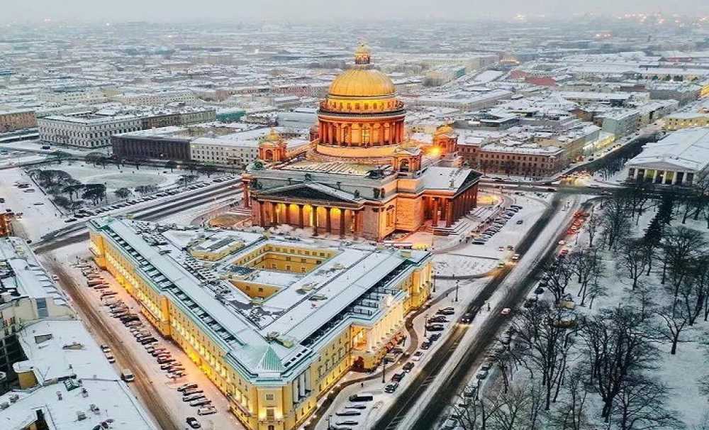 St. Petersburg, ziyaretçilerine sadece gezilecek değil, hissedilecek bir şehir vadediyor.