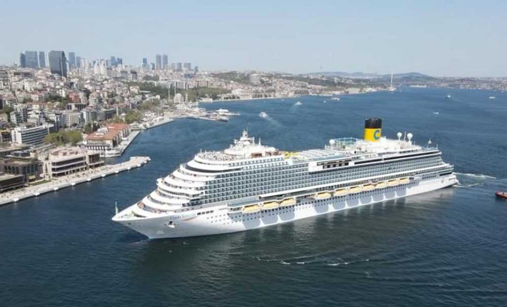 Türkiye limanlarına yanaşan en büyük yolcu gemisi’ Costa Venezia İstanbul’da.