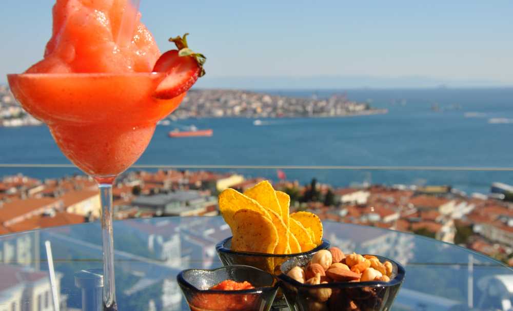 Conrad İstanbul Bosphorus Summit Bar & Terrace’da Eğlence Bitmiyor