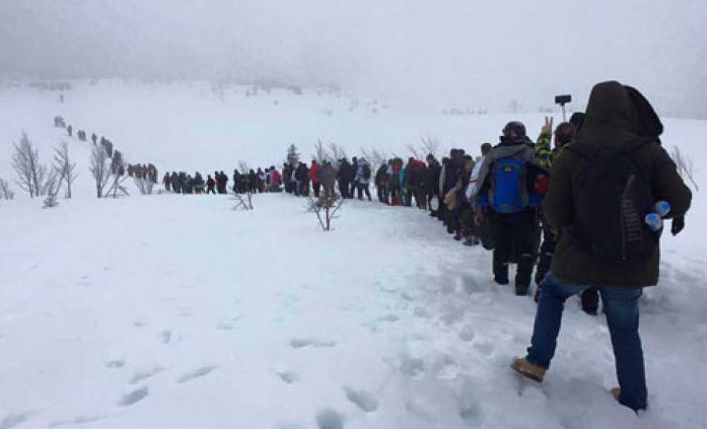 Karlı Dağlarda, Bulutların Üzerinde Seninde Ayak İzin Olsun