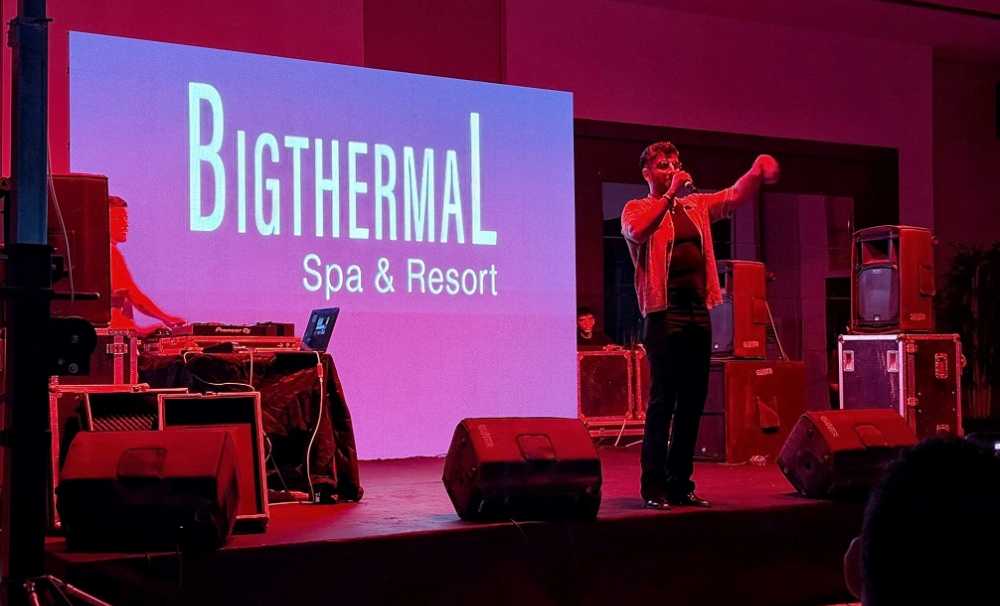  Neşet Ertaş’a saygı konserinde Reynmen, usta ozanın sevilen eserlerini kendi yorumuyla söyledi.