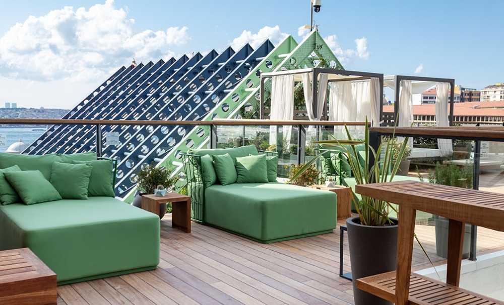 The Roof,İstanbul’un kalbindeki konumuyla şehrin nabzını tutuyor.