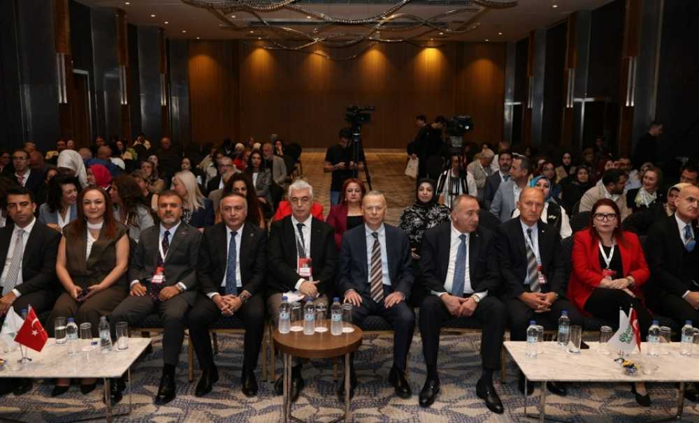 Uluslararası Güvenilir Ürün Zirvesi, “İhracatın Kahramanları” temasıyla İstanbul’da yapıldı. 