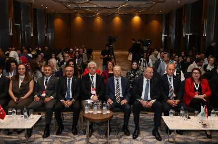 Uluslararası Güvenilir Ürün Zirvesi, “İhracatın Kahramanları” temasıyla İstanbul’da yapıldı. 