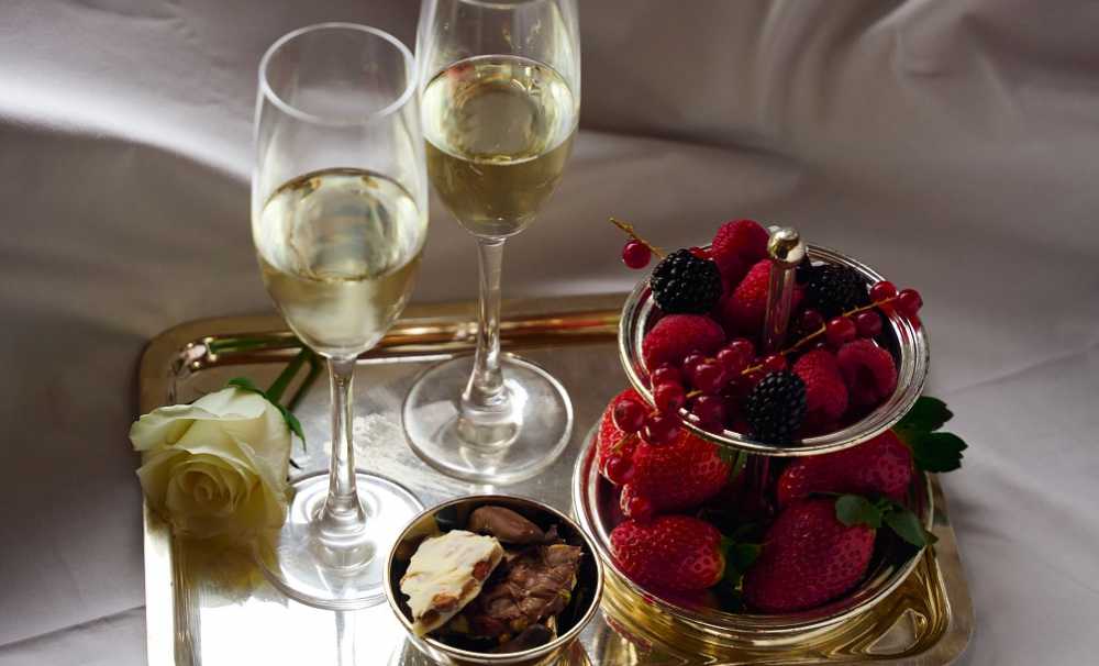 Divan, Sevgililer Günü’nü zamansız ve rafine bir atmosferde karşılıyor.