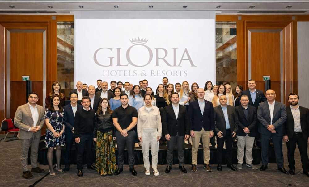 “Gloria Fikir Sahnesi” projesinin ödül töreninde, ekip üyelerinin başarıları kutlandı. 