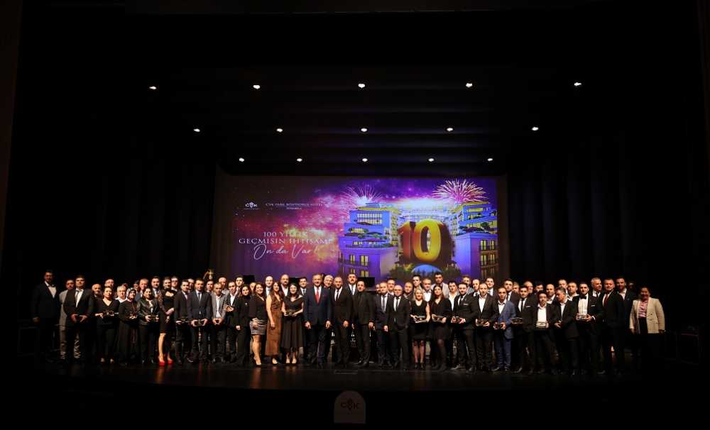İstanbul’un kalbinde,CVK Hotels & Resorts 10. Yılını   AKM’de IDSO’nun eşsiz performansı eşliğinde kutladı. 