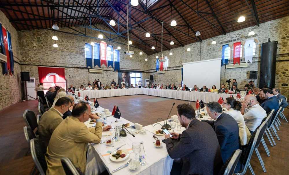 İzmir'in turizm dinamikleri,İzmir Büyükşehir Belediye Başkanı Dr. Cemil Tugay ev sahipliğinde konuşuldu.
