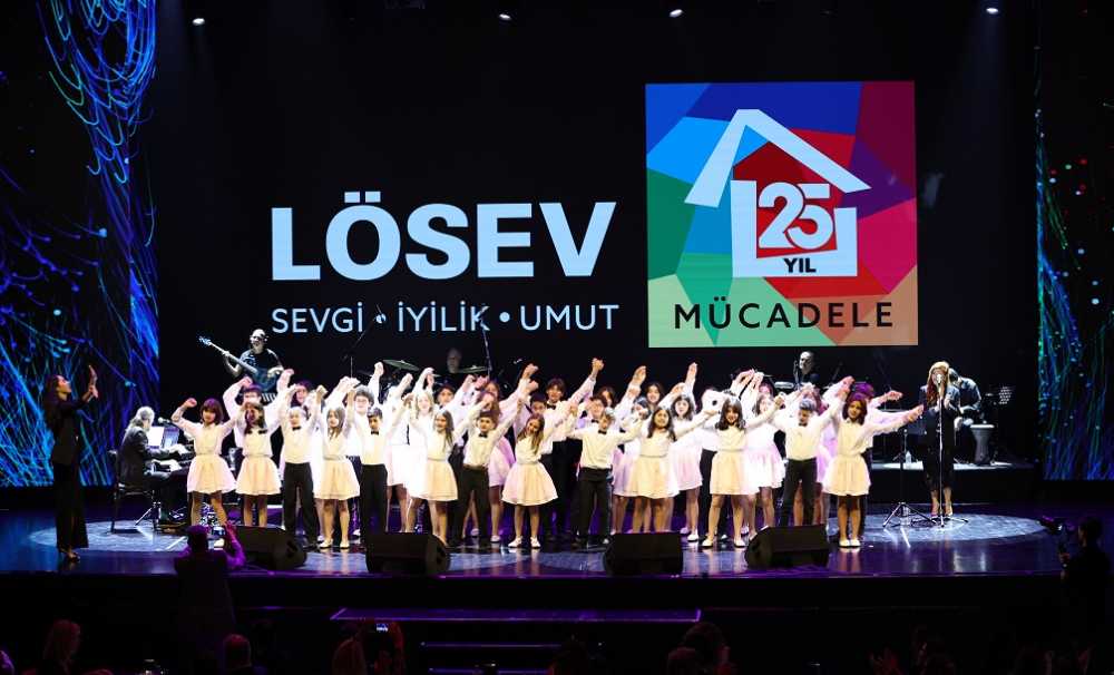  LÖSEV, kuruluşunun 25’inci yıldönümünü Antalya Cosmos Theatre’da düzenlenen gala ile taçlandırdı.