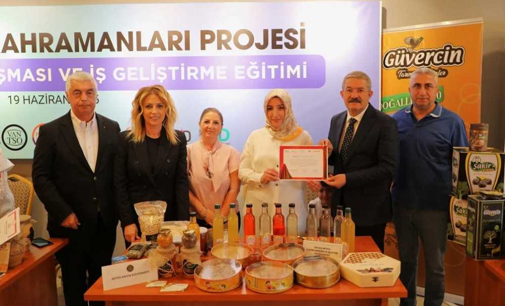 Türkiye’nin Kahramanları Van etkinliğinde önemli anlaşmalara imza atıldı.