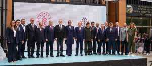 “Afyonkarahisar Yaşayan Miras Festivali” Zafer Meydanı’nda sanatseverlerle buluşmaya başladı. 