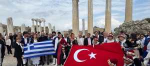  “Uluslararası Girit’ten Side’ye Kültür ve Lezzet Festivali”Side’nin antik atmosferinde gerçekleşen bir kortejle başladı.