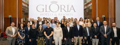 “Gloria Fikir Sahnesi” projesinin ödül töreninde, ekip üyelerinin başarıları kutlandı. 