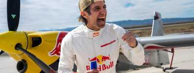  RedBull sporcusu DarioCosta,Afyonkarahisar’da havacılık tarihinde bir ilki gerçekleştirdi. 