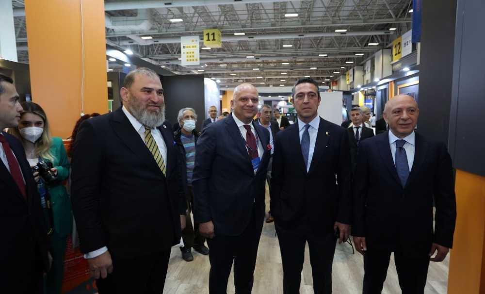 Fenerbahçe Başkanı Ali Koç, PETRONET standını ziyaret etti.