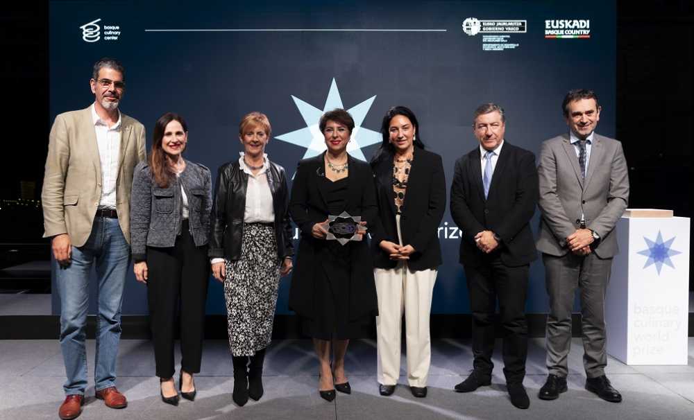 Türk şef Ebru Baybara Demir,Basque Culinary World Prize 2023 ödülünü San Sebastian'da teslim aldı.