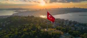 “TÜRKİYE’Yİ SAHADA ÖĞRENDİM, DÜNYAYA TUTKUYLA ANLATIYORUM”