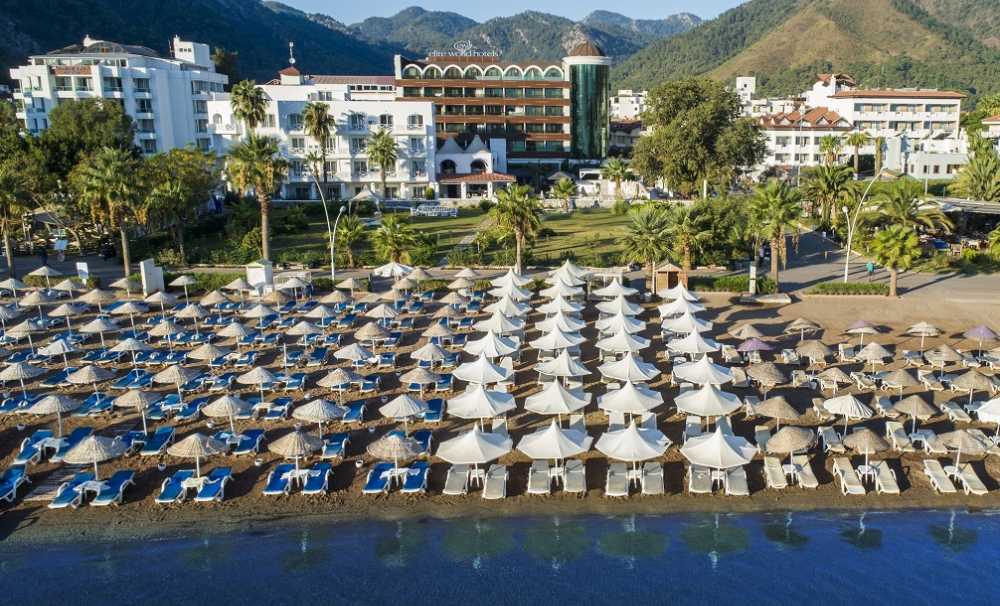 Elite World Marmaris, misafirlerini, doğanın dinginliği ve Ege’nin güneşiyle buluşturuyor. 