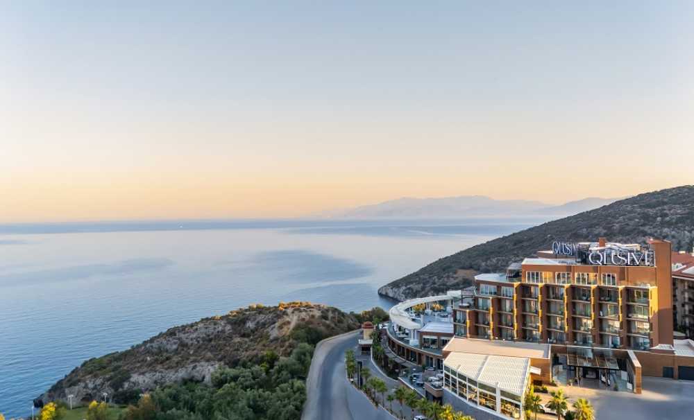 Qlusive Hotel, Ege’nin büyüleyici atmosferinde seçkin misafirlerini ağırlamaya başladı.
