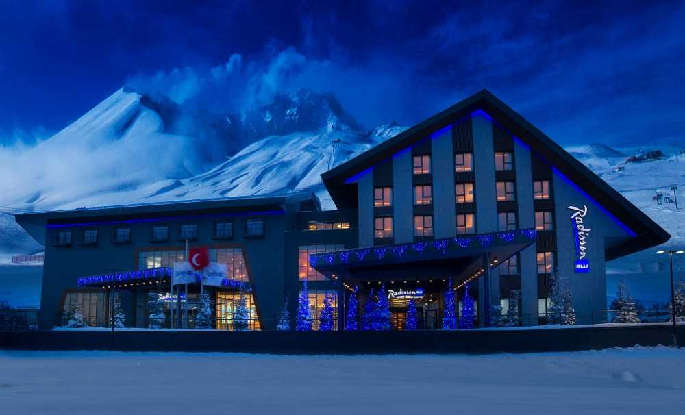  Radisson Blu Hotel Mount Erciyes Sign of The City Awards’ta 2023’ün“En İyi Turizm Yapısı” ödülünü aldı