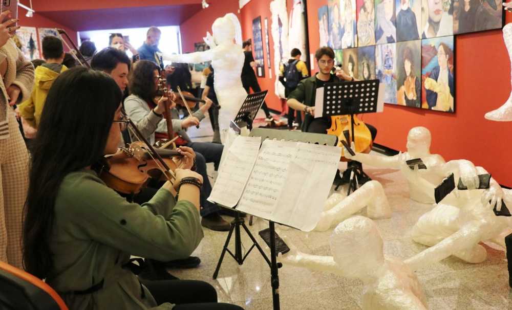 ÇOCUK VE GENÇLER ‘MUTLULUK’ İÇİN YOLA ÇIKIYOR