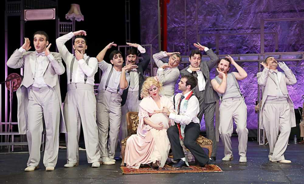 İBB Şehir Tiyatroları, 2025-2026 tiyatro sezonunun yeni ayında 40 oyunla seyirci karşısına çıkıyor.