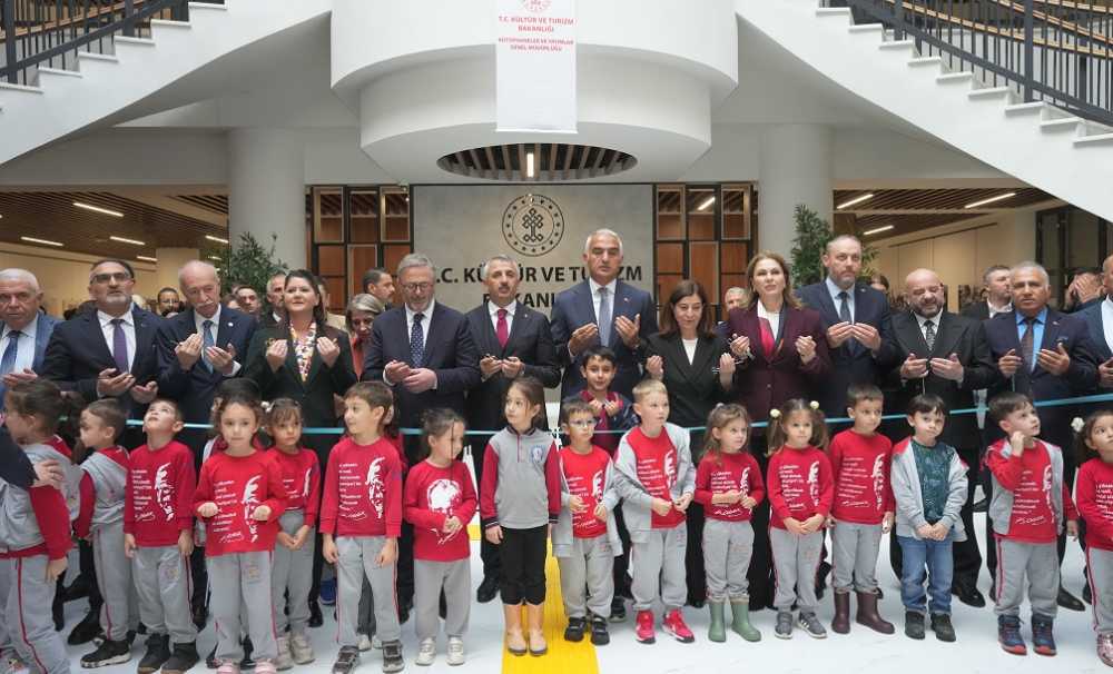 Kültür ve Turizm Bakanı Mehmet Nuri Ersoy, İl Halk Kütüphanesi ve Muradiye Mevlevihânesi’nin açılışlarını gerçekleştirdi. 