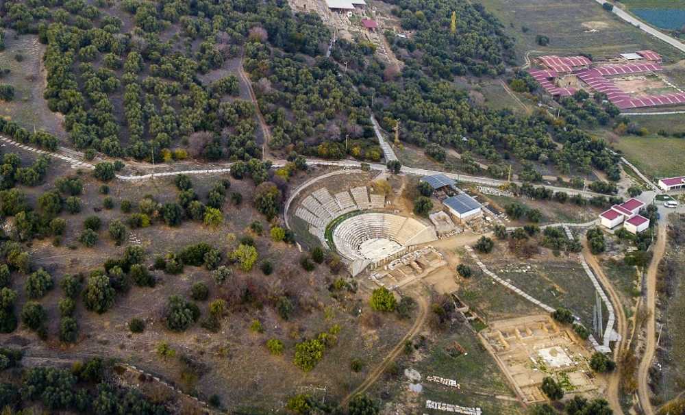 Sabancı Vakfının sponsorluğunda  Metropolis Antik Kenti kazı çalışmaları, devam ediyor...