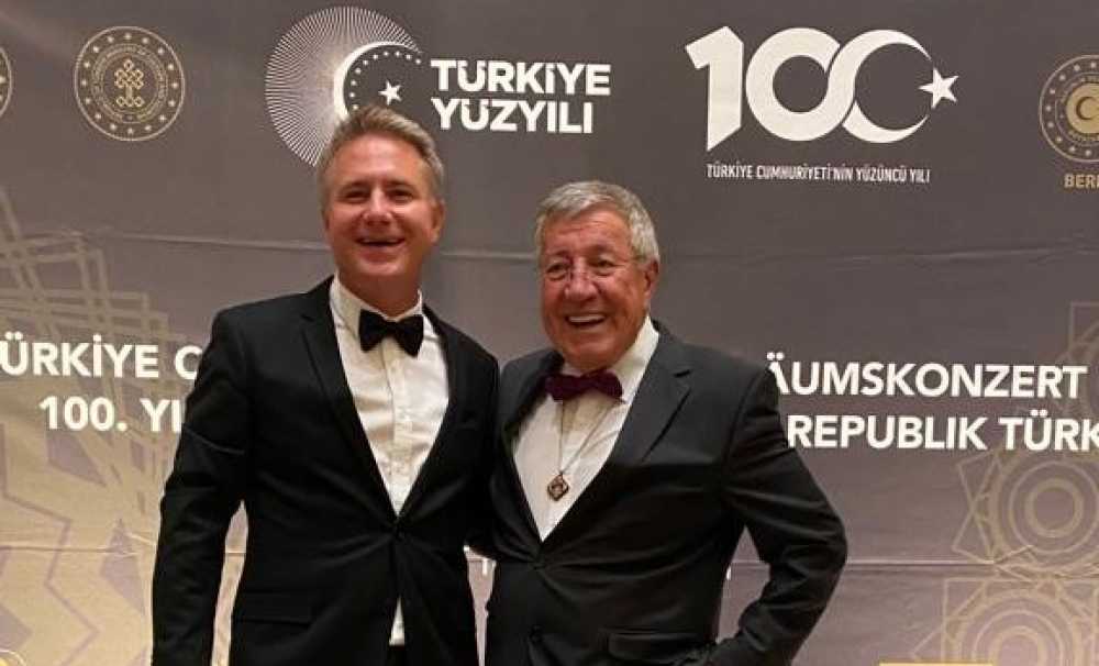 "Türkiye Cumhuriyeti'nin 100 Yılı" Zürih Tonhalle`de eşsiz konser eşliğinde kutlandı