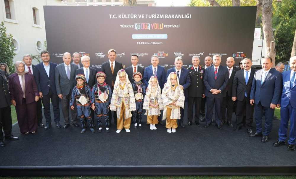  Türkiye Kültür Yolu Festivali’nin 24’üncü durağı, Ege’nin incisi İzmir’de başladı.