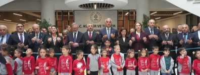 Kültür ve Turizm Bakanı Mehmet Nuri Ersoy, İl Halk Kütüphanesi ve Muradiye Mevlevihânesi’nin açılışlarını gerçekleştirdi. 