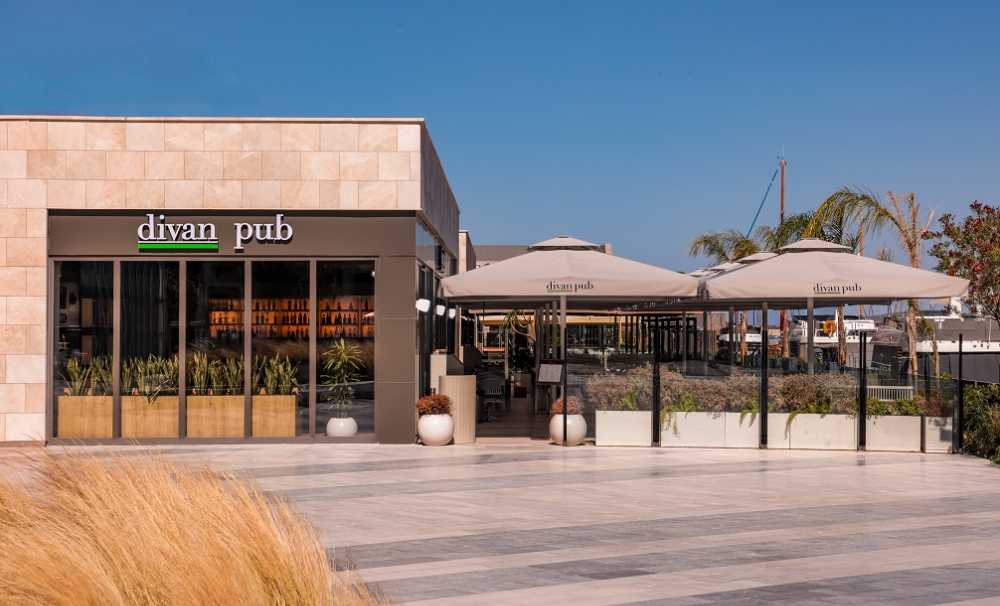 Divan Pub’ların en yenisi, Ayvalık’ta Setur Marina’nın içinde açıldı.