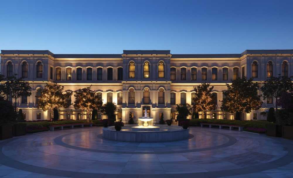 Four Seasons Hotels İstanbul Forbes Travel Guide’ın 2024 listesinde “Beş Yıldız” ile ödüllendirildi.