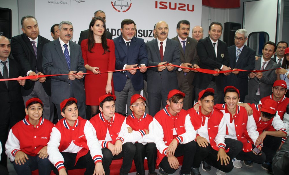 Anadolu Isuzu A.Ş. ve Küçükyalı Mesleki ve Teknik Anadolu Lisesi'nden örnek iş birliği