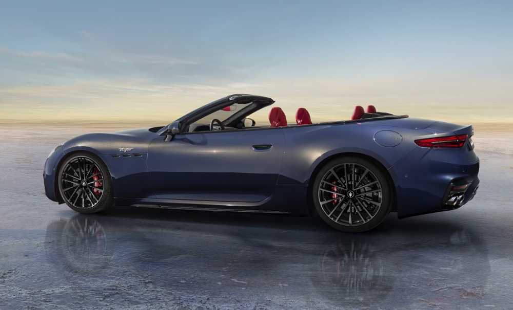 Maserati, ürün yelpazesinin ikonik üyesi GranCabrio'yu sundu.