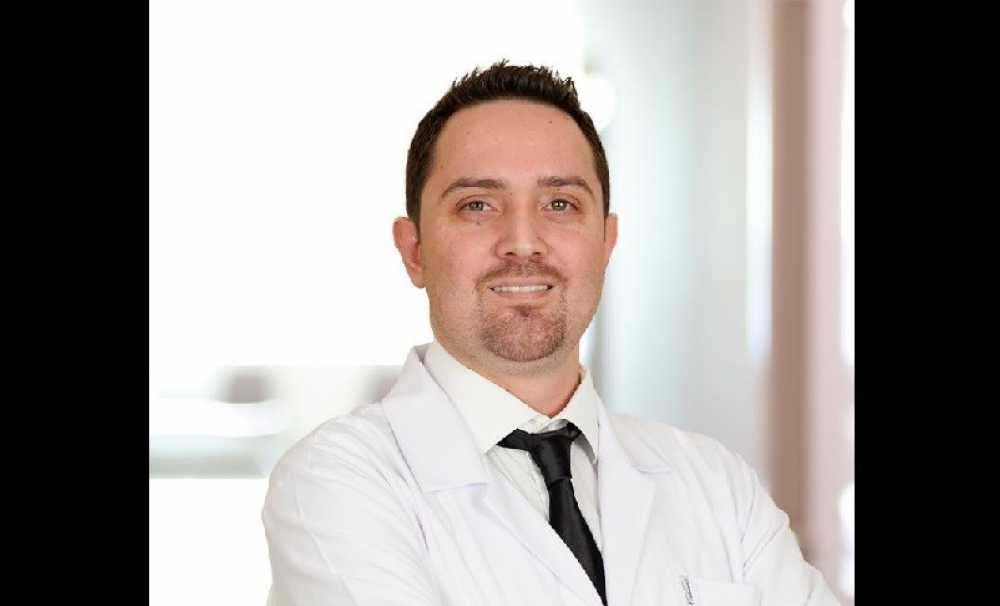  Dr.Hakan Taban,kalın bağırsak kanserinin nedenleri ve tedavisi hakkında bilgilendirmede bulundu.
