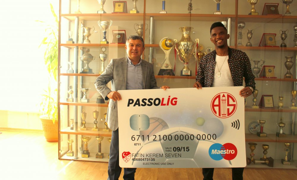 Eto’o, Passolig Kart alan 25 bininci Antalyaspor taraftarı ile buluştu