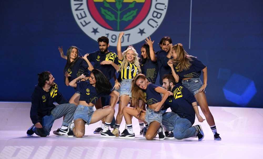  Fenerbahçe’nin yeni sezonda giyeceği formalar Ülker Spor ve Etkinlik Salonu’nda tanıtıldı. 