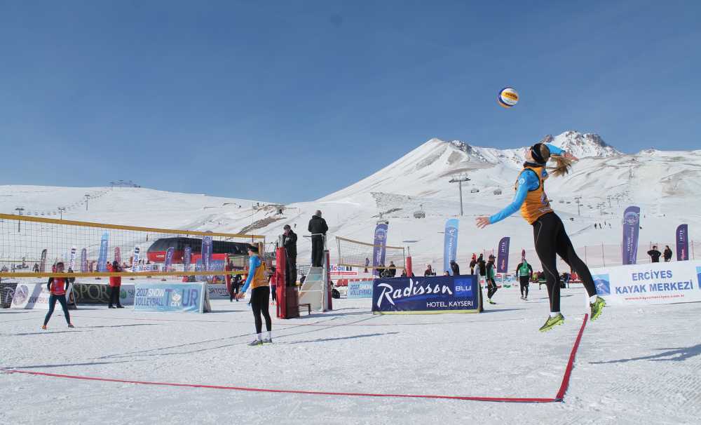 Kar Voleybolu Üniversiteler Arası Erciyes Kupası Heyecanı