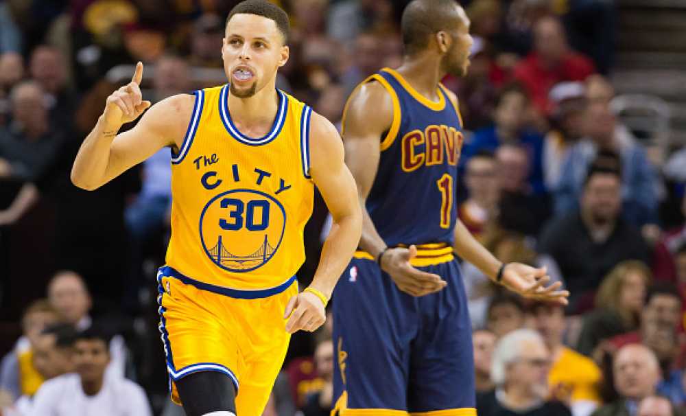 NBA tutkunlarının gözdesi Stephen Curry ve Golden State Warriors formaları oldu