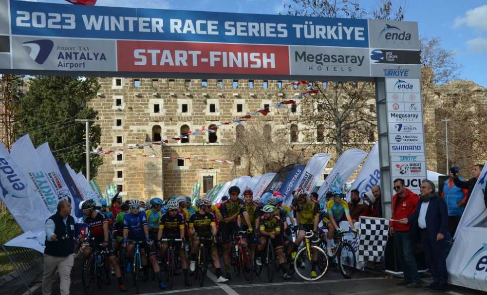  Türkiye Kış Bisiklet Yarışları Serisi’nin ilk yarışı GP Aspendos, gerçekleşti.