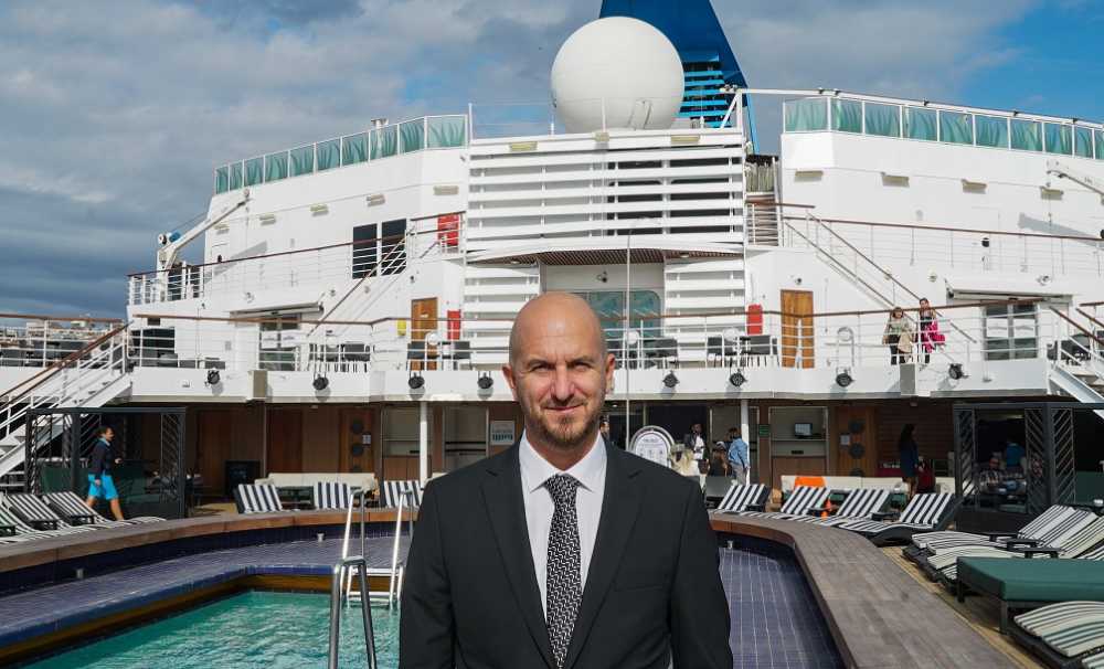 Celestyal Discovery,  Arap Körfezi'nden ayrılan ilk kruvaziyer gemisi oldu.