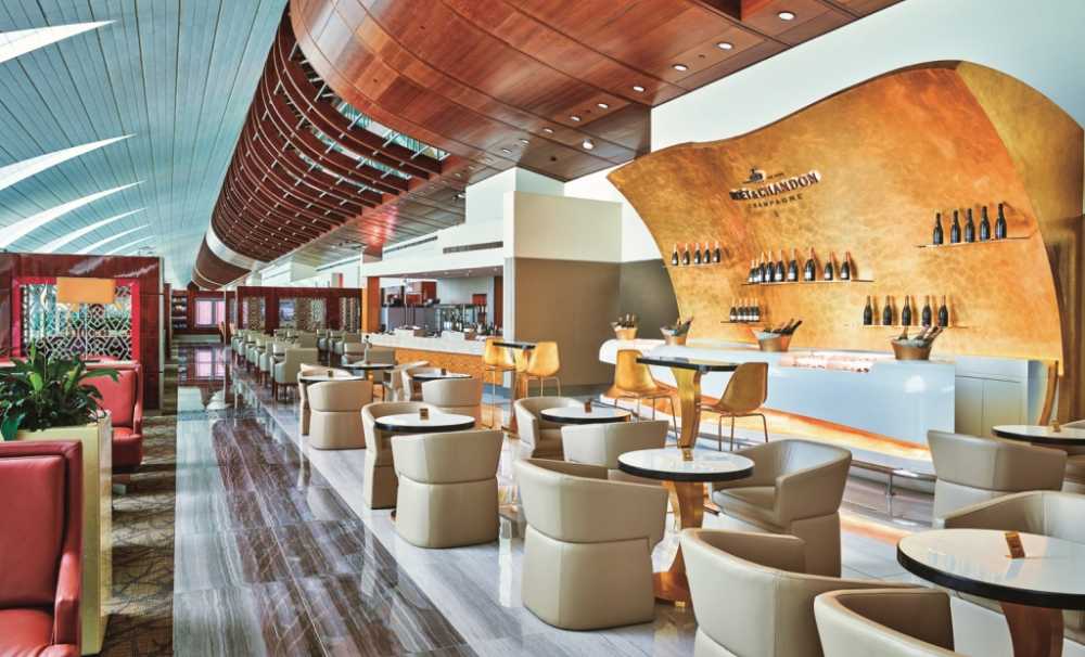 Emirates, Dubai Uluslararası Havalimanı’ndaki Seçkin Dinlenme Salonlarına Erişimi Genişletiyor