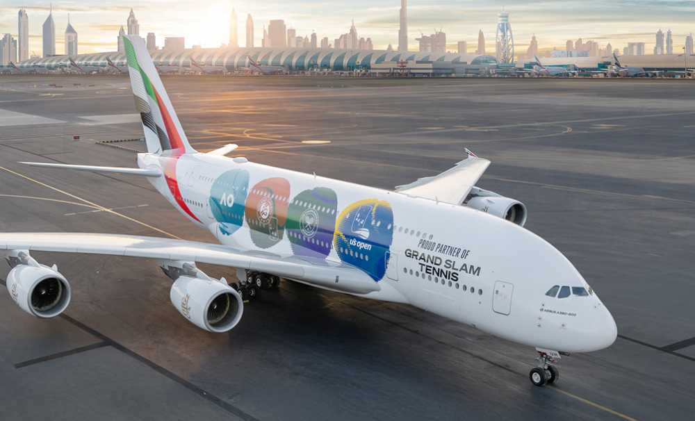 Emirates, tenis sporuna verdiği uzun soluklu desteği, özel Airbus A380 dış giydirmesiyle gökyüzüne taşıdı.