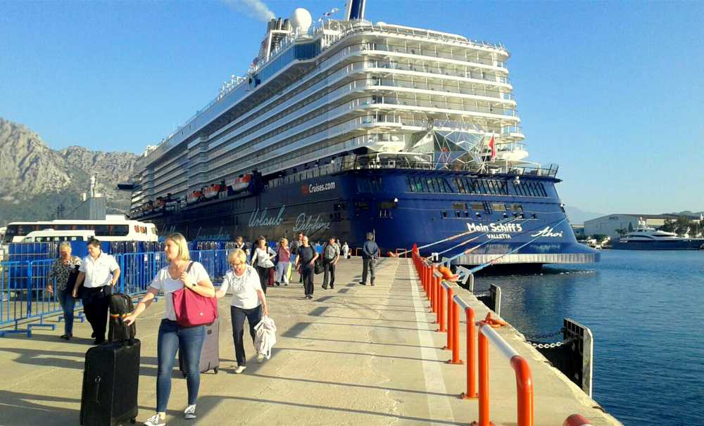 Port Akdeniz’e İlk Kez Yanaşan Mein Schiff 5, Antalya’ya 5.065 Kruvaziyer Turist Getirdi