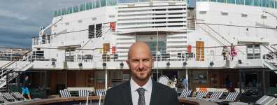 Celestyal Discovery,  Arap Körfezi'nden ayrılan ilk kruvaziyer gemisi oldu.